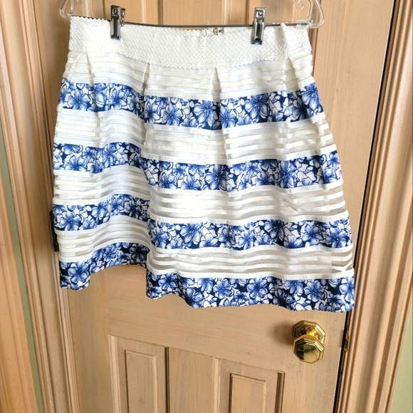 dina be Dresses & Skirts - Misses sz L Francesca Dina Be White and Blue Gorgeous Skirt